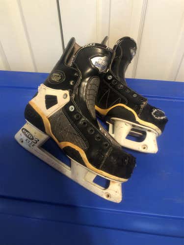 CCM Tacks 952 Custom Fit Regular Width Size 9.5 Hockey Skates