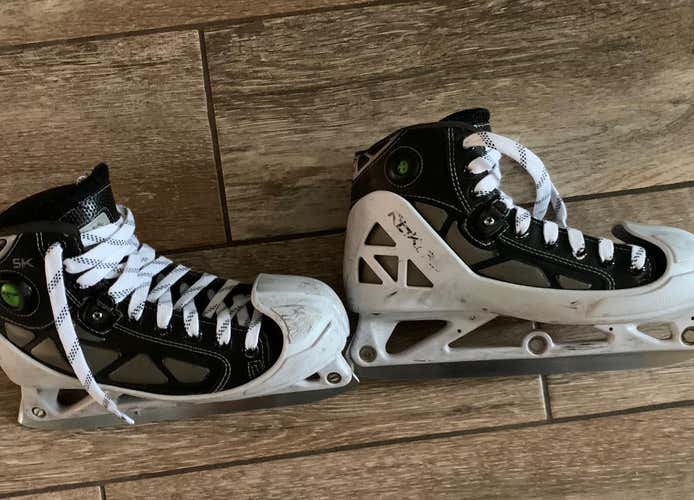 Junior Reebok 5K Regular Width Size 4.5 Hockey Goalie Skates