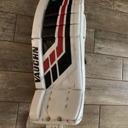 Senior 32" Vaughn Velocity VE8  Goalie Leg Pads