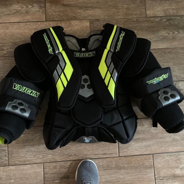 Senior Medium Vaughn Velocity VE8 Pro Goalie Chest Protector