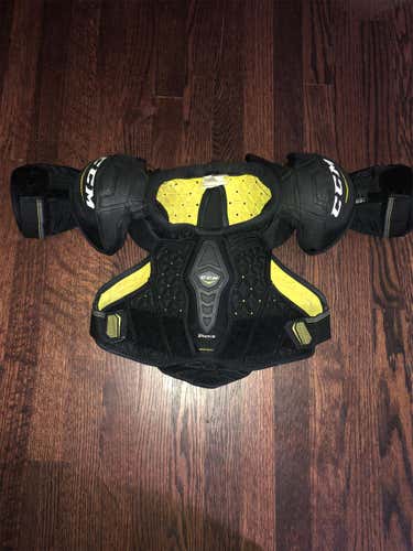 Junior Small CCM Tacks 6052 Shoulder Pads