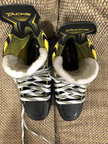 Used Junior CCM Tacks 6092 Hockey Skates Size 5