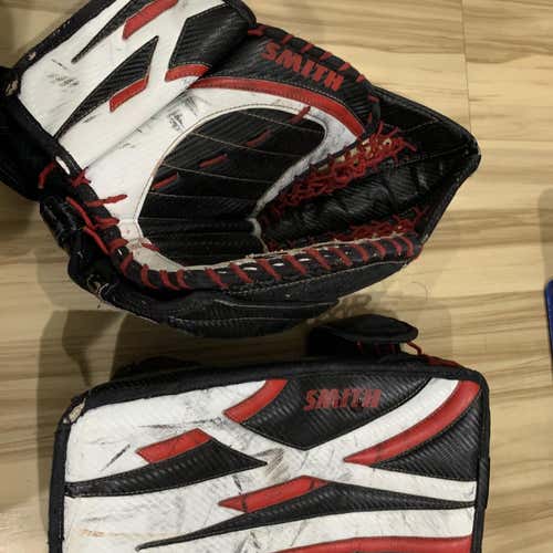 Black Red And White Smith 4000 Glove And Blocker