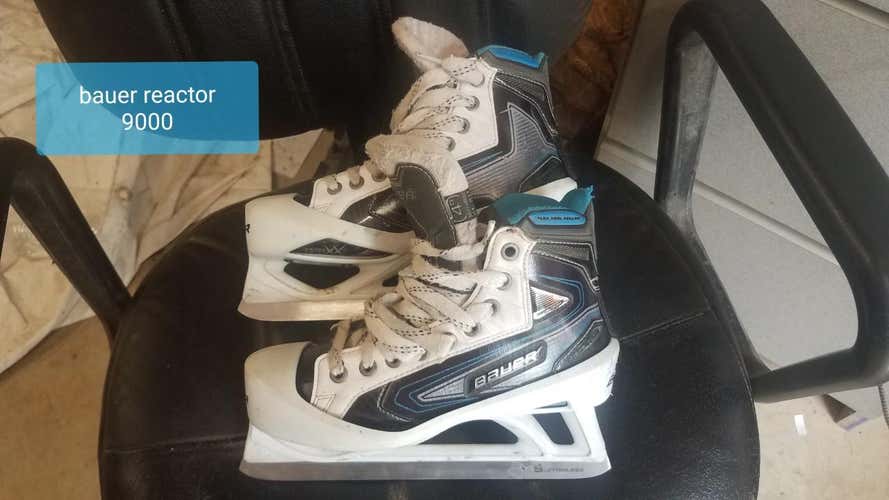 Used Junior Bauer Reactor 9000 Hockey Goalie Skates Regular Width Size 4