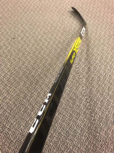 CCMIntermediate Right Handed Super Tacks AS2 Pro P28 55 Flex Hockey Stick