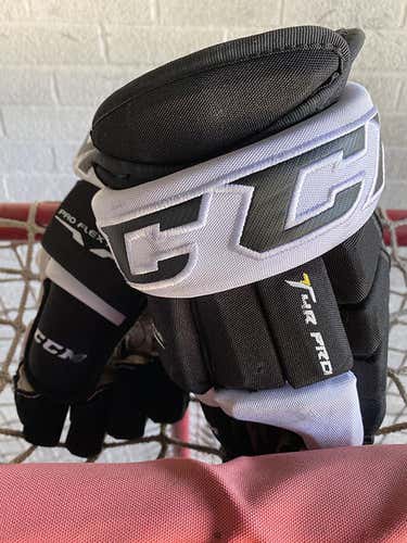 Black Used Senior CCM T4R pro Gloves 14"