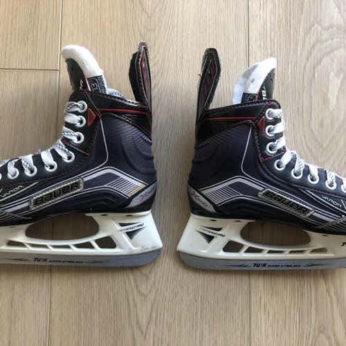 Youth Bauer Vapor X500 Regular Width  Size 13 Hockey Skates