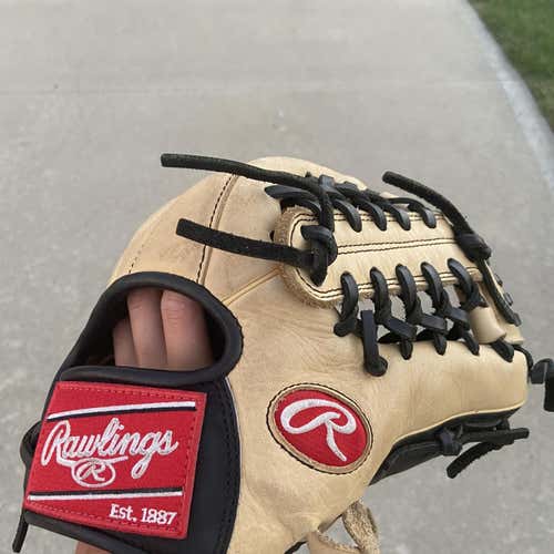 Used Right Hand Throw Gold Glove Elite 11.5" Baseball Glove