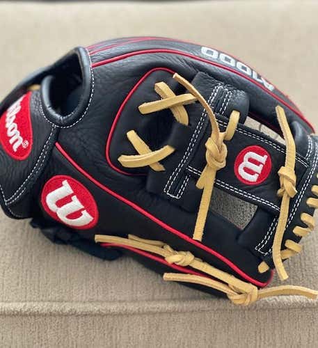 Black New Kid Pitch (9YO-13YO) Wilson Right Hand Throw Infield Baseball Glove 11.25"