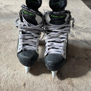 Junior Reebok 7k pump Regular Width  Size 5.5 Hockey Skates