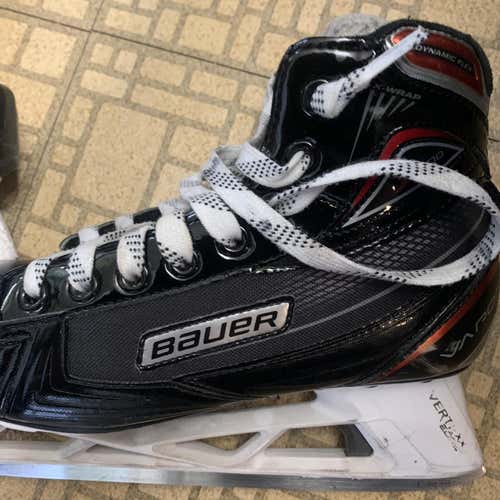 Junior Bauer Vapor X700 Regular Width Size 5.5 Hockey Goalie Skates