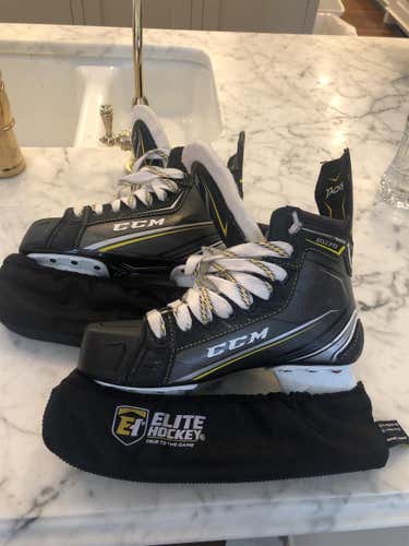 Junior CCM Tacks 9070 Regular Width Size 5 Hockey Skates