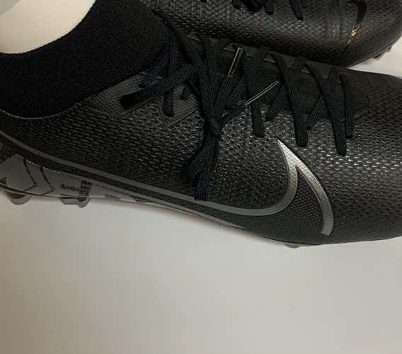 Nike Senior 10.5 Cleat Soccer Outdoor Cleats