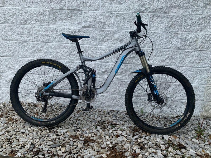Giant Reign Full Susp. Mountain Bike 17.5 in Frame 18 Speed - No Pedals - NICE!!