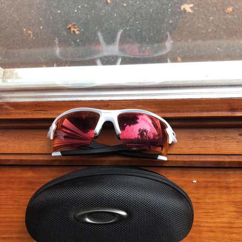 White Men's Medium Oakley Flak 2.0 Sunglasses