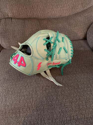 Lightly Used 44pro Trainer 9.5 Mint Color