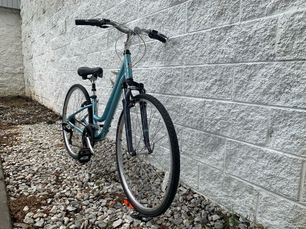 ladies trek 7100 hybrid bike