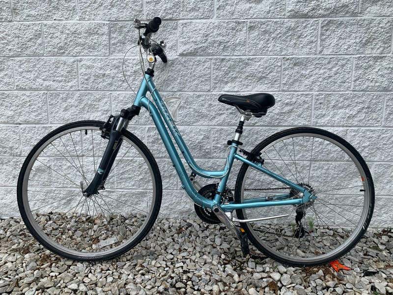 TREK 7100 Women's Hybrid Bike 13.5 in Frame 21 Speed - NICE!! |  SidelineSwap | Buy and Sell on SidelineSwap