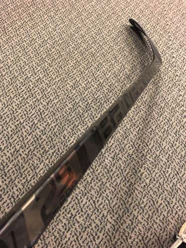 Bauer Right Handed Supreme 2S Pro P28 87 Flex SHADOW SERIES Hockey Stick