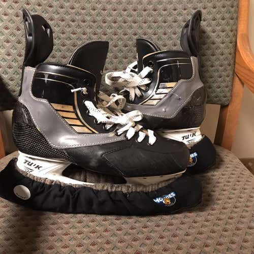 Senior True Pro Custom Regular Width Pro Stock Size 9.5 Hockey Skates