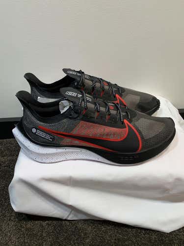 Nike Zoom Gravity sz: 11.5 (New)