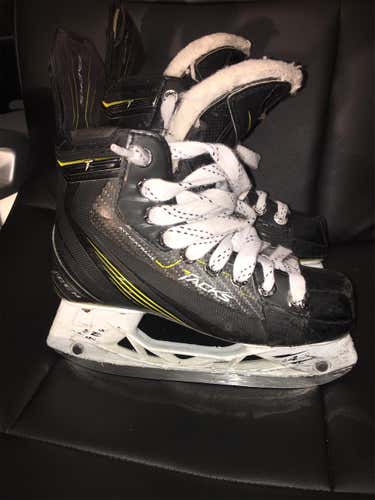 Junior CCM Tacks Regular Width  Size 2.5 Hockey Skates