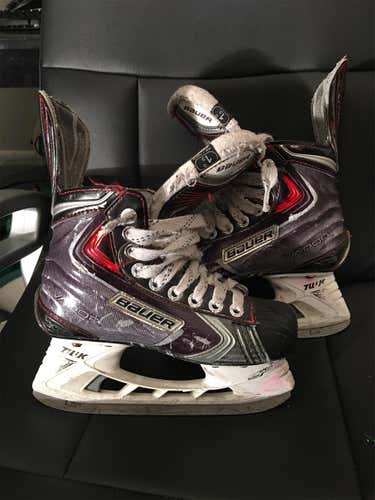 Junior Bauer Vapor X100 Regular Width  Size 1.5 Hockey Skates