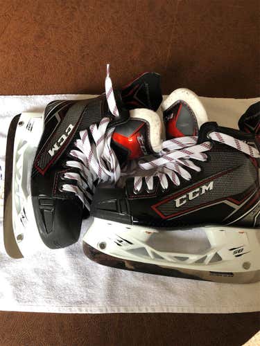 Junior CCM JetSpeed FT1 Regular Width Size 4 Hockey Skates