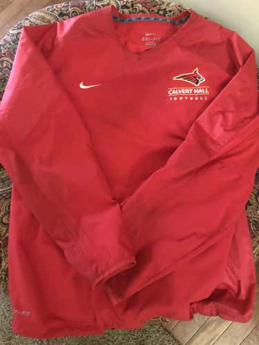 Calvert Hall Football Player Warmup. Nike Dry Fit