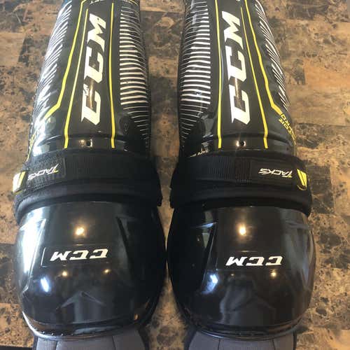 Senior CCM Tacks Shin Pads