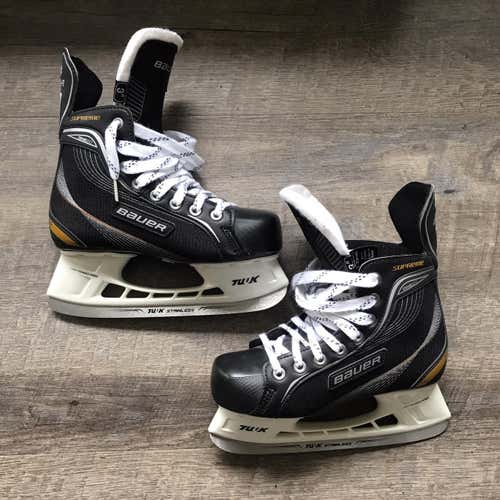 Junior Bauer Supreme One20 Regular Width  Size 3 Hockey Skates