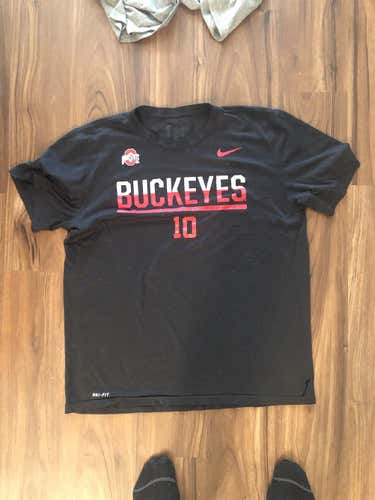 Adult Medium Nike Shirt