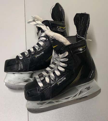 Youth CCM Tacks Regular Width  Size 12.5 Hockey Skates