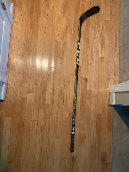 Senior Right Handed Super Tacks 2.0 Hockey Stick