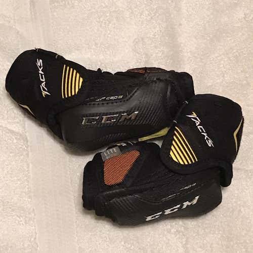 Junior Medium CCM Tacks 7092  Elbow Pads