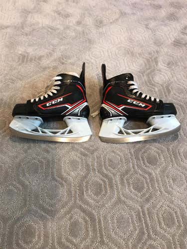 Youth CCM JetSpeed FT340 Regular Width Size 2 Hockey Skates