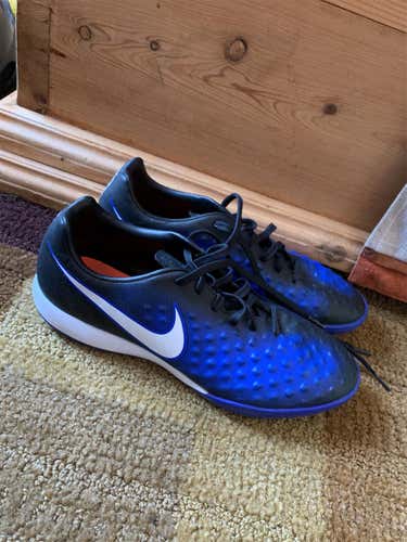 like new Blue Men's Indoor Nike macistax shoes