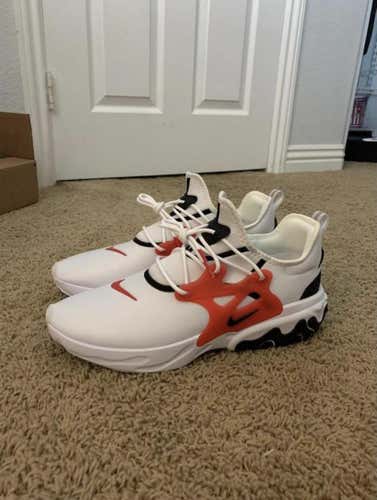 White Men's Size 12.5 (Women's 13.5) Nike