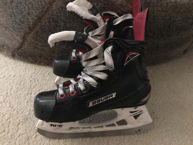 Used Youth Bauer Vapor 1X Hockey Skates Size 13.5