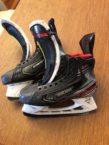 Junior Bauer Vapor 2X Pro Regular Width  Size 3.5 Hockey Skates