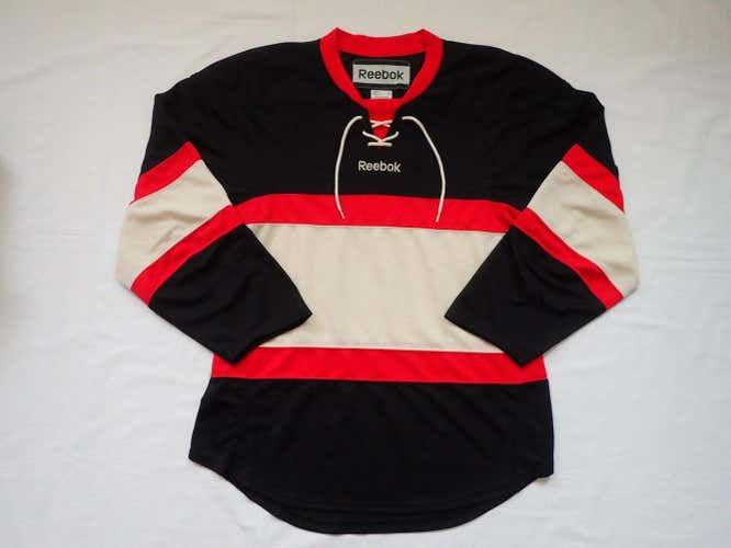 Blank Chicago Blackhawks Jersey NHL Size Medium NEW