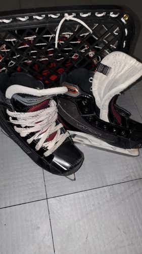 Used Junior Bauer Vapor X700 Hockey Goalie Skates Regular Width Size 1.5