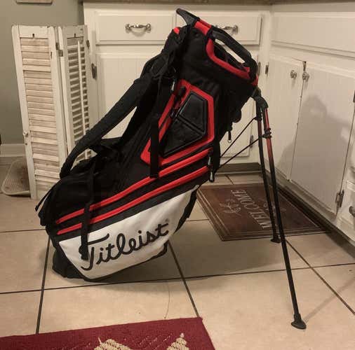 Black Men's Titleist Carry Bag