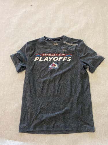 Used Adult Medium Fanatics Player Used Colorado Avalanche Play Off Used T Shirt