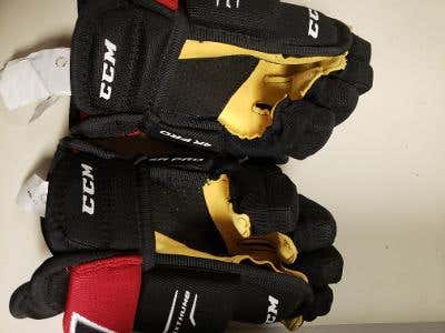 Black Junior New CCM HG4RPP Gloves 11"