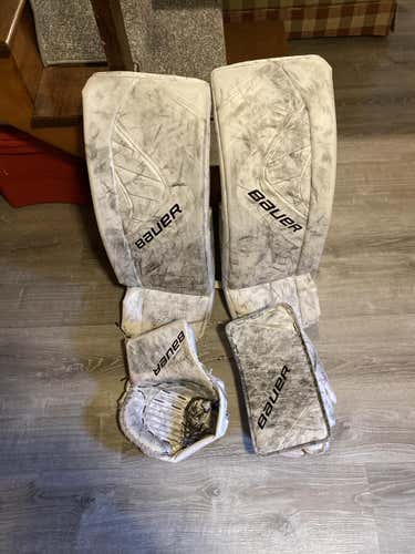 White Used Senior 33" Bauer Regular Vapor X900 Goalie Full Set