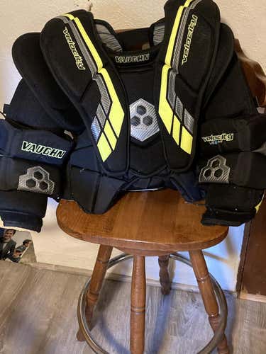 Used Intermediate Large Vaughn Velocity VE8 Int Goalie Chest Protector