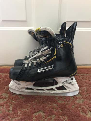 Senior Bauer Supreme 2S Regular Width  Size 8 Hockey Skates