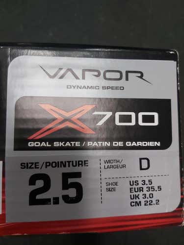 New Junior Bauer Vapor x700 Goalie Skates Size 2.5