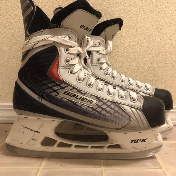 Senior Bauer Regular Width Size 10 Hockey Skates